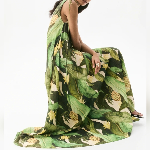 H&M Voluminous Maxi Dress Summer 2025 Edition Floral Green Patterned Bnwt - Picture 1 of 16